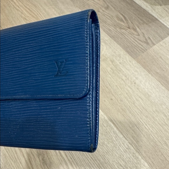 🎄 🫐 VINTAGE Louis Vuitton Epi Leather Wallet - Picture 2 of 11